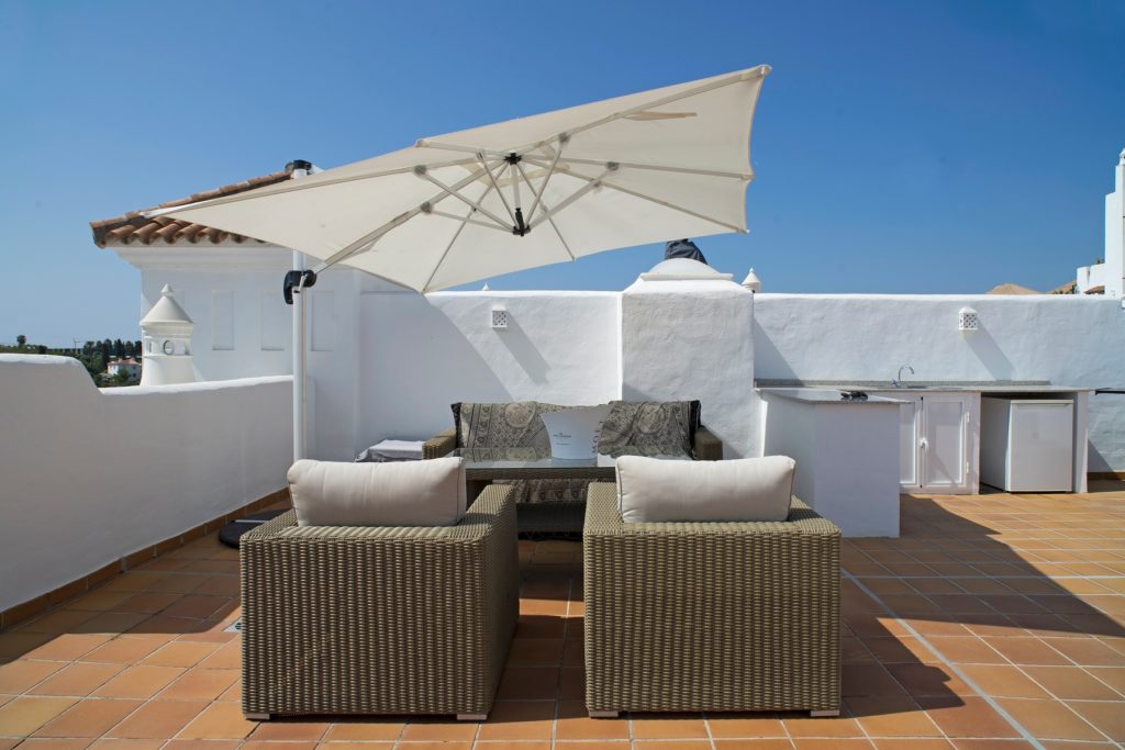 Beautiful penthouse with large solarium in Estepona – HRP1125