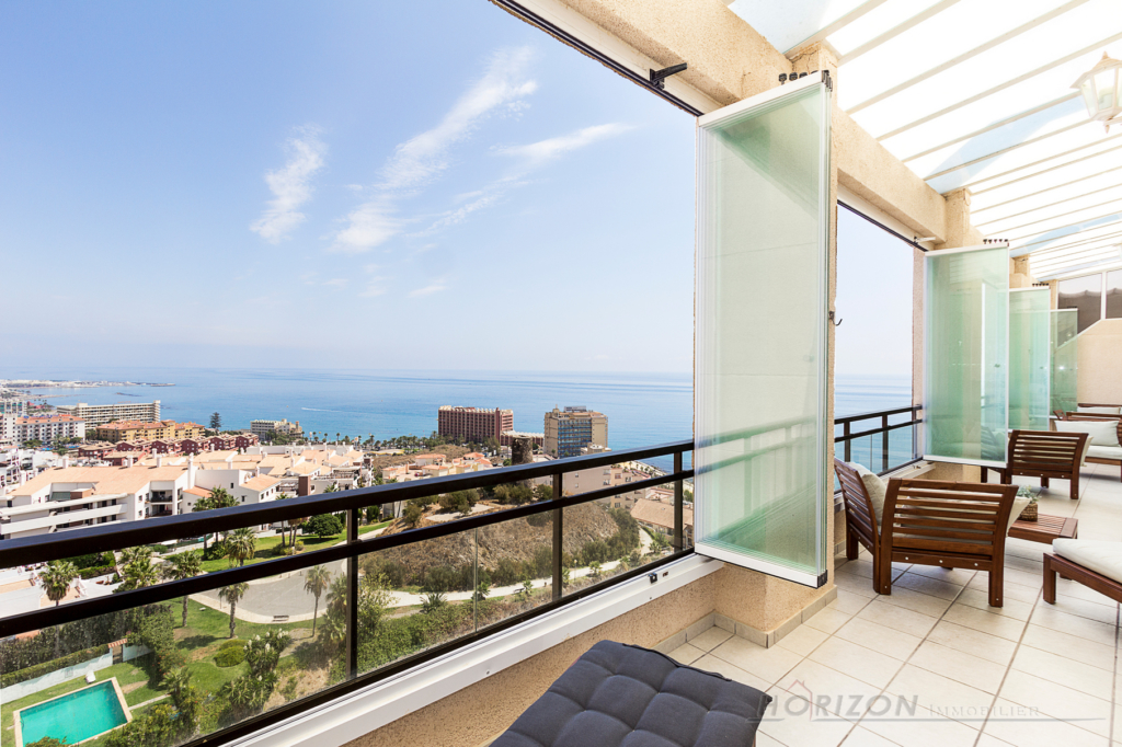 Huge penthouse with panoramic sea views – HRP979