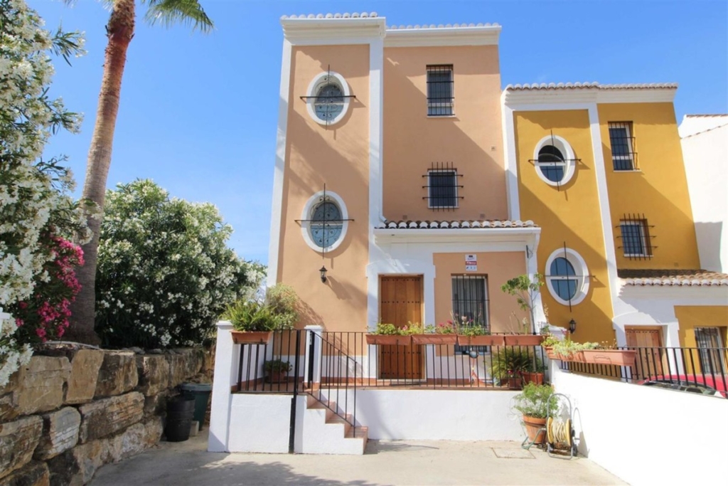 Fantastic townhouse close to the beach – R3505261