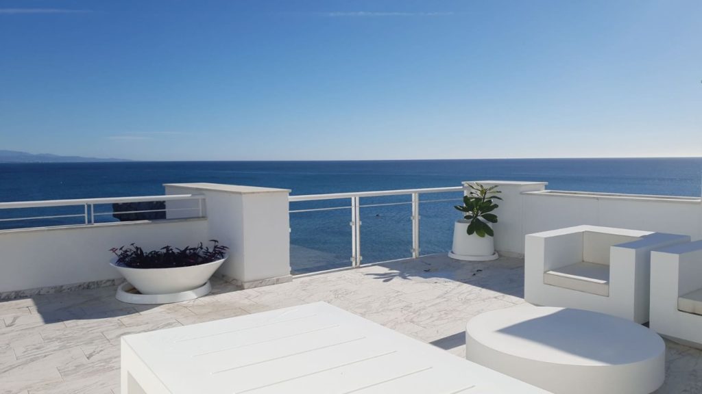 Stunning front line beach penthouse – R3380365