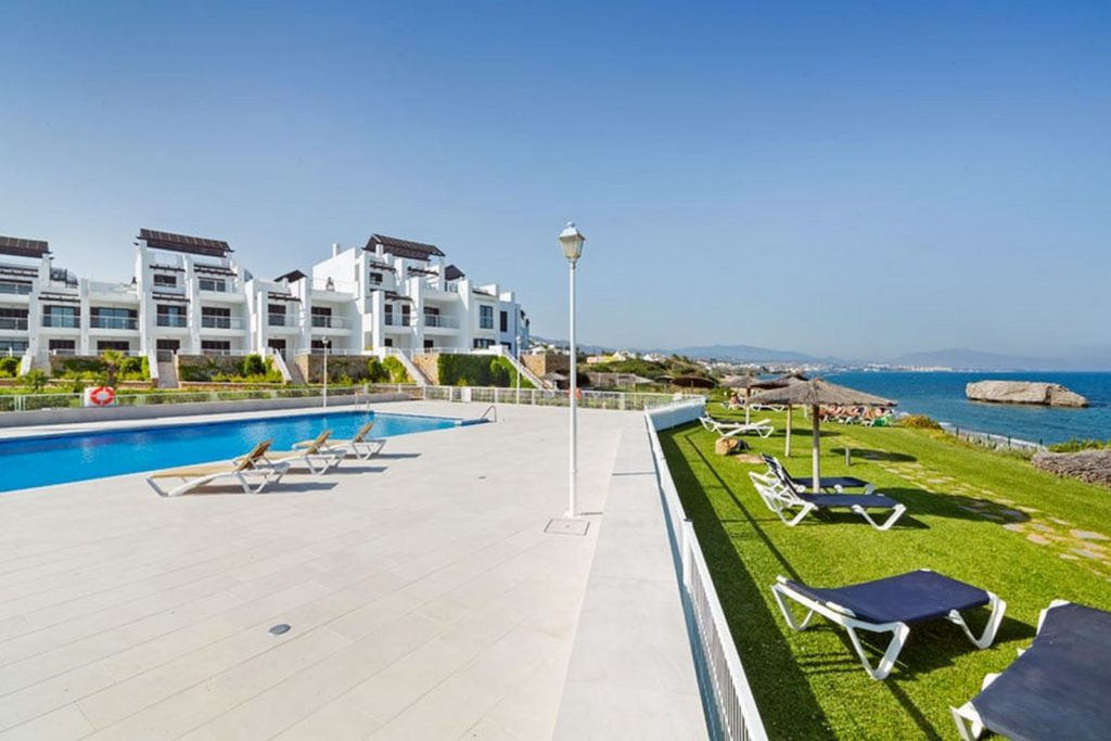Seafront apartment on the Costa del Sol – HRD5173