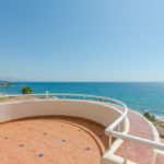 Fantástico ático frente al mar en Estepona – R3555226